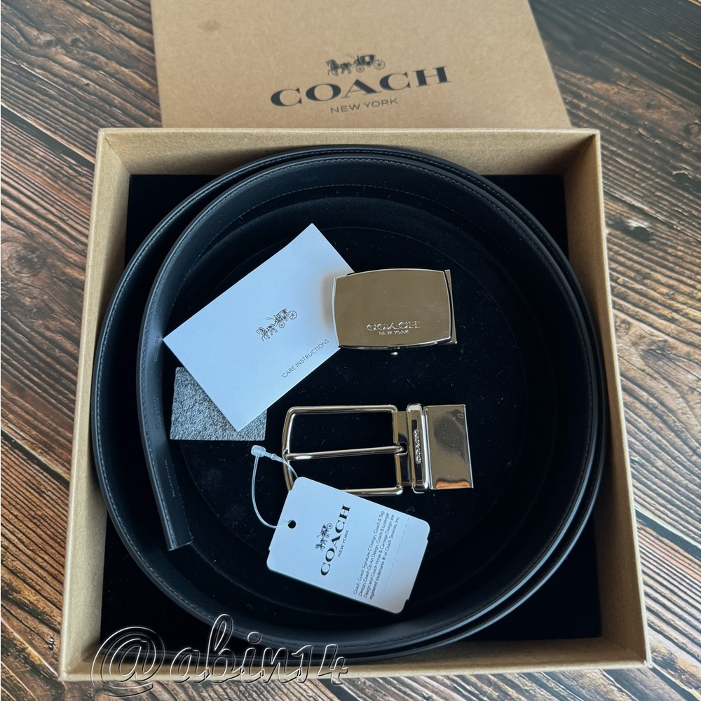 NWT Coach Signature Black Cut-to-Size Reversible Belt in a Gift Box